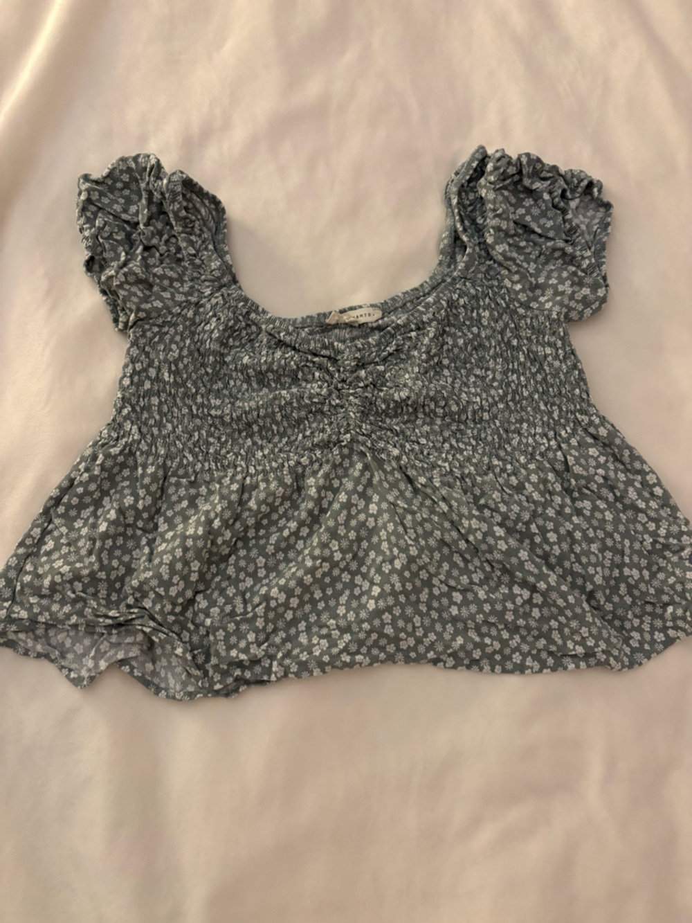 La Hearts Blue Floral Smocked Puff-Sleeve Crop Top